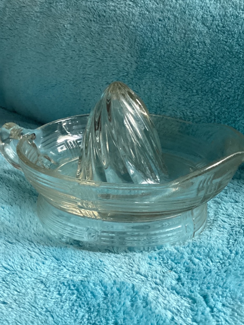 VINTAGE CLEAR GLASS MID CENTURY MODERN ROUND CITRUS REAMER